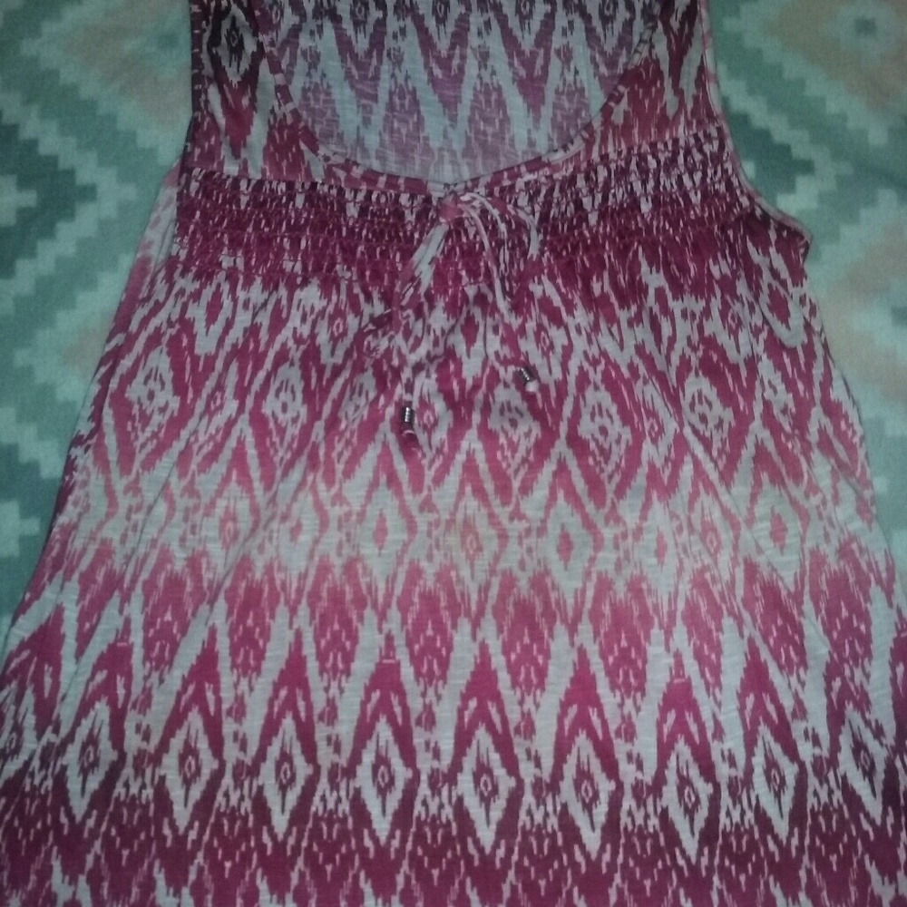 Medium Ombre Ikat Pattern Top EUC - Picture 2 of 7
